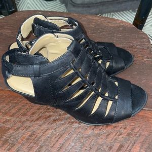 Black open toe and heel shoes by Naturalizer